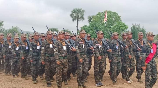 ယောဒေသပြည်သူ့ကာကွယ်ရေးတပ်ဖွဲ့(YDF)ရဲဘော်များအား တွေ့ရစဥ်