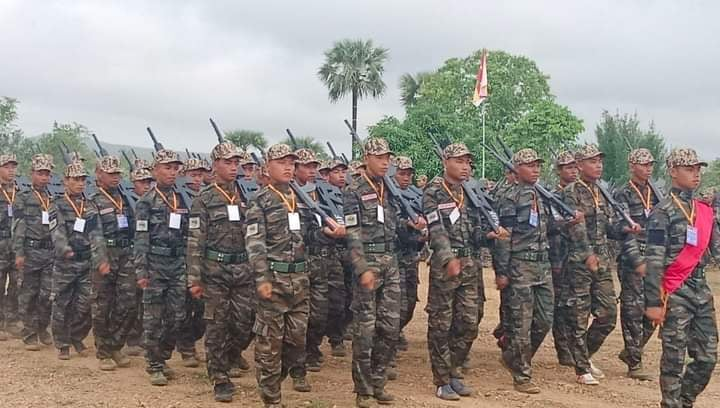 ယောဒေသပြည်သူ့ကာကွယ်ရေးတပ်ဖွဲ့(YDF)ရဲဘော်များအား တွေ့ရစဥ်