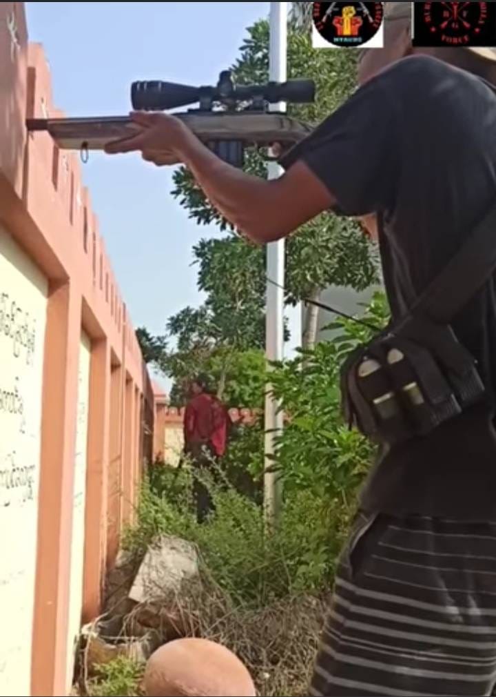 (မေလကုန်ပိုင်းက 27 Revolution Force အဖွဲ့ပါဝင်တိုက်ခိုက်ခဲ့သည့် ​မြောင်နယ်တိုက်ပွဲတစ်ခုမှ ပြည်သူရဲဘော်များအား တွေ့ရစဥ်။ ။ဓါတ်ပုံ-CJ)