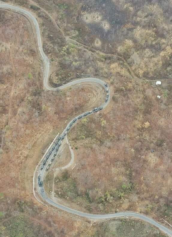 (မ​ကွေးတိုင်း ​ကျောက်ထု​လေဆိပ်မှ ချင်းပြည်နယ်သို့ သွား​ရောက်​သော စစ်​ကောင်စီယာဥ်တန်းအား ​တွေ့ရစဥ်၊ ဓာတ်ပုံ - Hkl - Mindat)
