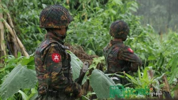 သထုံတွင် စစ်ကောင်စီတပ် ၁၂၀မမ ပစ်ခတ်