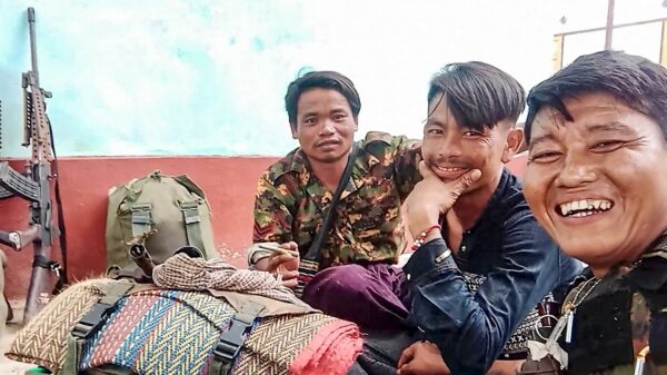 အရာတော်ဒေသခံ ကောက်ရထားသည့် စစ်ကောင်စီတပ်သား၏ ဖုန်း၌ အရပ်သားများစွာကို လက်ပြန်ကြိုးတုပ်ဖမ်းထားခြင်း၊ သတ်ဖြတ်ခြင်း ဓာတ်ပုံစ​သော စစ်ရာဇဝတ်မှုများကို စိတ်လိုလက်ရကျူးလွန်​ကြောင်း အ​ထောက်အထား ရုပ်သံမှတ်တမ်းများပါဝင်