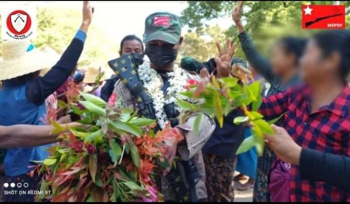 (အောင်ပွဲနှင့်ပြန်လာသော MSPDFတပ်ဖွဲ့ဝင်များကို ပြည်သူများက ကြိုဆိုနေကြစဥ် - ပုံဟောင်းကို အသုံးပြုထားပါသည်။)