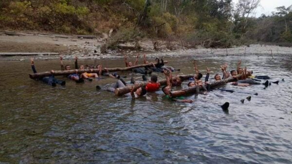 (အထူးတိုက်ခိုက်ရေး ကွန်မန်ဒိုအဖွဲ့အား စတင်လေ့ကျင့်နေစဥ်)
