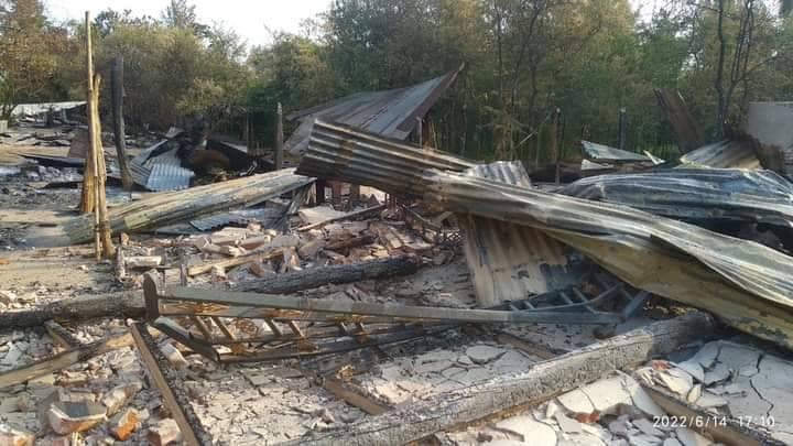 (မီးရှို့ဖျက်ဆီးခံရသည့် မန်ကျည်းလေးပင်ရွာအား တွေ့ရစဥ်။ ဓါတ်ပုံ-MVRF)