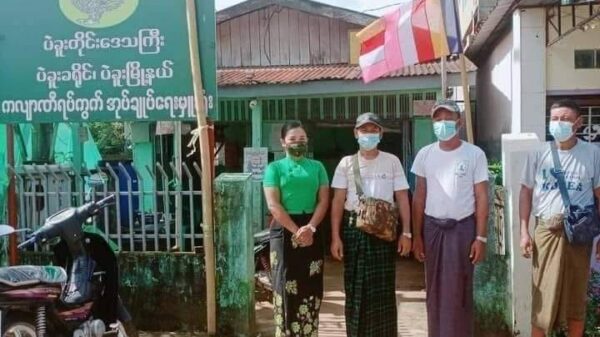 (စစ်​ကောင်စီတပ်ထောက်ခံသူ မစန္ဒီမြင့်အောင်နှင့် စစ်ကောင်စီခန့်အုပ်ချုပ်ရေးအဖွဲ့ဝင်အချို့အား တွေ့ရစဥ်)