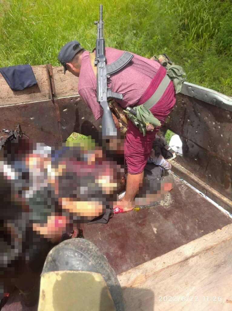 (စစ်ကောင်စီတပ်၊ရဲနှင့်ပျူများစီးလာသောကားကို PDF များတိုက်ခိုက်ပြီးတွေ့ရစဥ်/ သေဆုံးခဲ့သောဒုရဲမှူး ၏အဆောင်အယောင်အချို့ကိုတွေ့ရစဥ်။ ။ဓါတ်ပုံ-N.L.G.R.F)