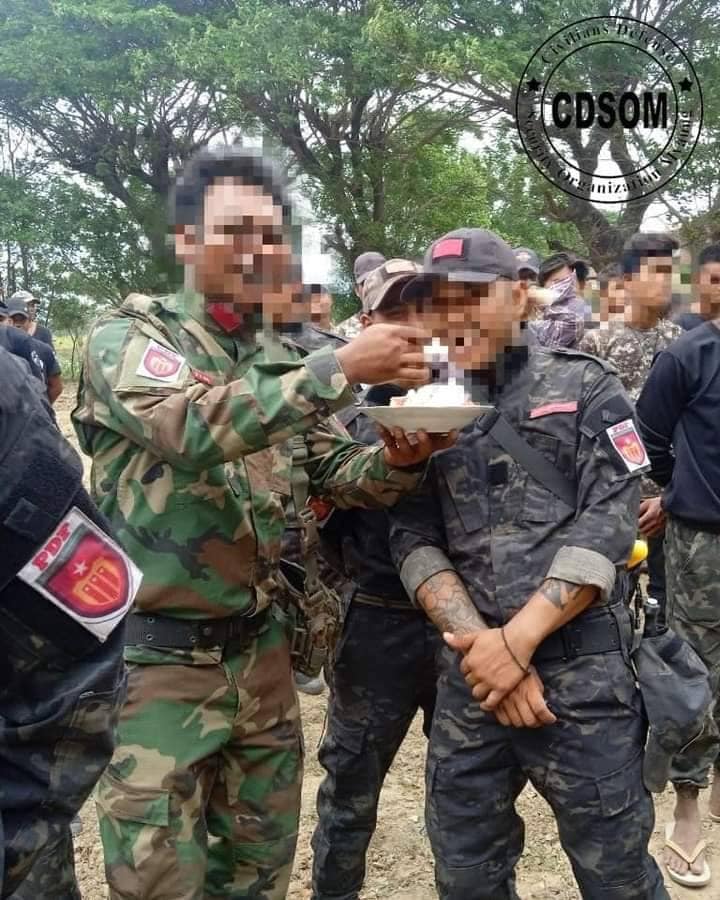 (နိုင်ငံတော်၏အတိုင်ပင်ခံပုဂ္ဂိုလ် မွေးနေ့အခမ်းအနားကိုPDFနှင့်တော်လှန်ရေးအင်အားစုအဖွဲ့ ၄၀ နီးပါးက လူ၅၀၀ ကျော်တက်ရောက်ခဲ့သည်။ ဓါတ်ပုံ-CDSOM)
