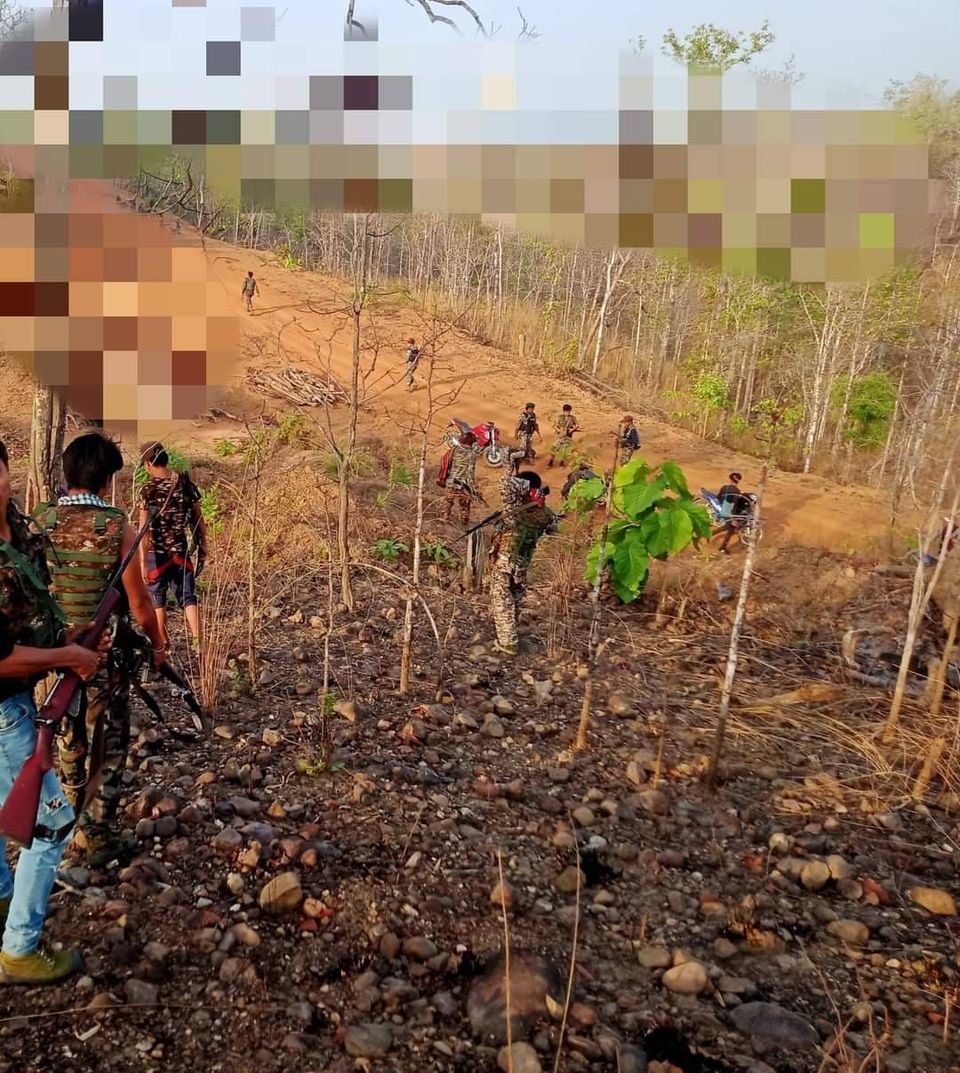 (YDFထီးလင်း တပ်ဖွဲ့ဝင်များအား ​ရှေ့တန်းတစ်​နေရာ၌ ​တွေ့ရစဥ်)