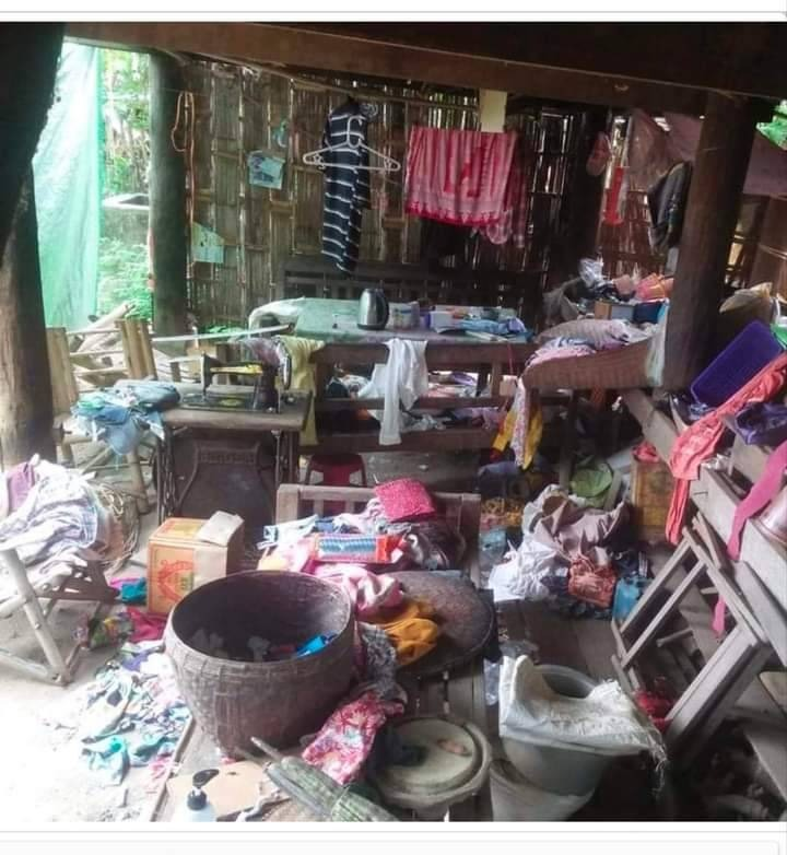 ရှားလှကျေးရွာတွင် အကြမ်းဖက်စစ်တပ်ဖျက်ဆီးသွားပြီးနောက် တွေ့ရစဥ်။ဓာတ်ပုံ - We Love Seik Phyu Group