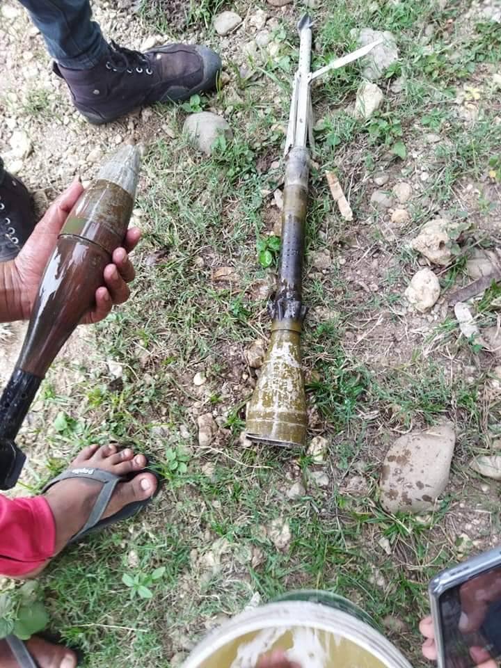 (စစ်​ကောင်စီတပ်ပစ်ခတ်ခဲ့​သောကျည်အချို့နှင့် ကျန်ခဲ့​​သောလက်နက်အစိတ်အပိုင်းအချို့ ။ဓါတ်ပုံ-SNL LPDF)
