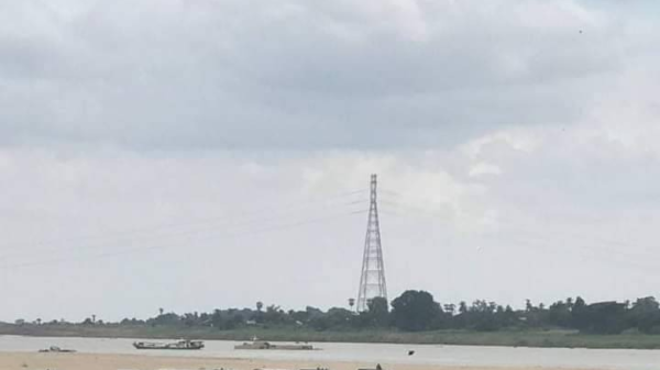 (ယခင်လပိုင်းအတွင်းက မုံရွာမှ ဆားလင်းကြီးနယ်ဘက်သို့ကူးမည့် စစ်ကောင် စီယာဥ်တန်းအား တွေ့ရစဥ်။ ဓာတ်ပုံ - Cj)