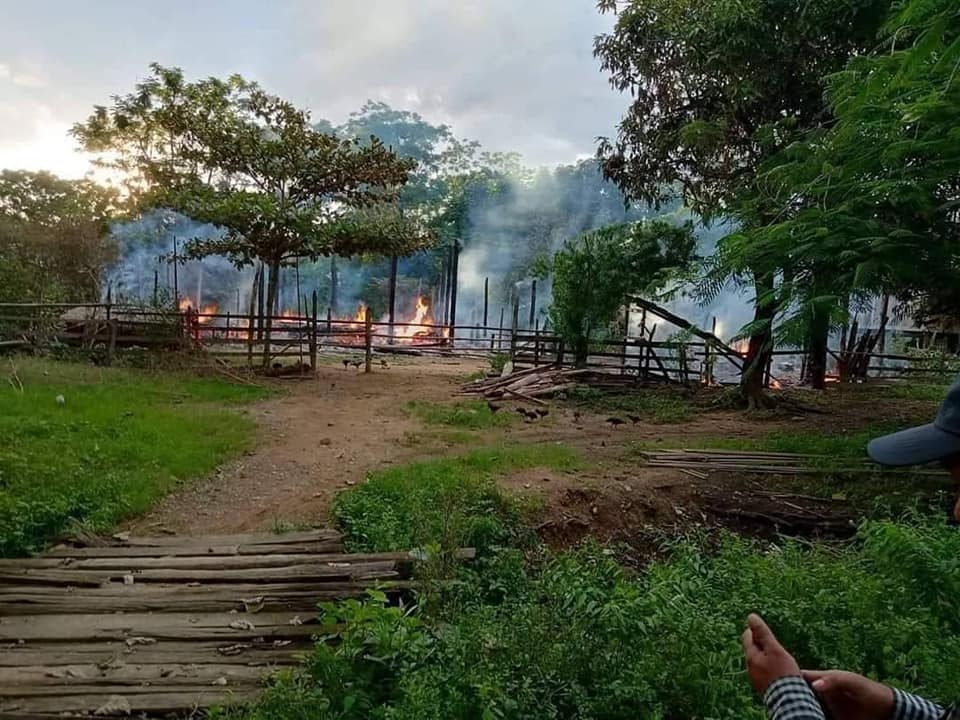 (စစ်​ကောင်စီတပ်မီးရှို့ ၊ပစ်ခတ်ဖျက်ဆီးသွား​သော​နေအိမ်အချို့ ။ ။ ဓါတိပုံ-CJ)