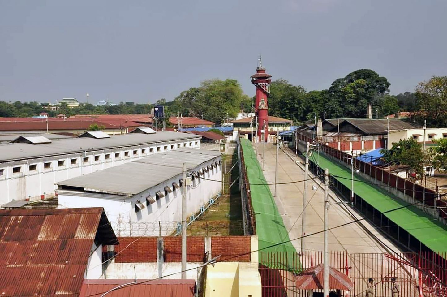 အင်းစိန်ထောင်တွင်း ကိုတွေ့ရစဉ်