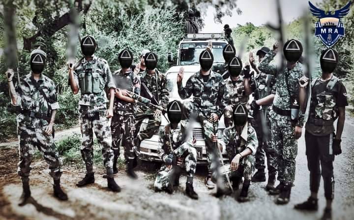 (မြောင်မြို့နယ် ပြည်သူ့ကာကွယ်ရေးတပ် MRA ရဲဘော်များအား တွေ့ရစဥ်။ ။ဓါတ်ပုံ-MRA)
