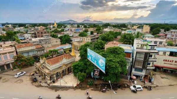 (မုံရွာမြို့လယ်တစ်​နေရာ-ပုံအ​ဟောင်းဖြစ်ပါသည်။ ဓါတ်ပုံ-CJ)
