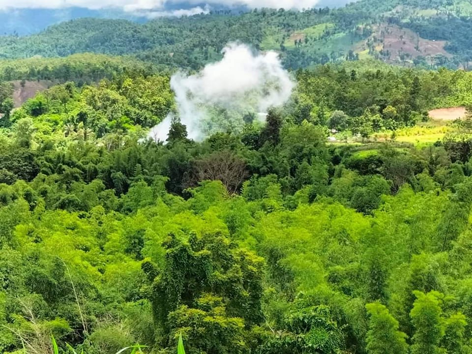 (ပူး​ပေါင်းတပ်ဖွဲ့များက ကရစ်ထစခန်းကို သိမ်းပိုက်ရန်တိုက်ခိုက်ရာ စစ်​ကောင်စီတပ်မှ ဇွန်လ၂၇ရက်တွင် ​လေ​ကြောင်းမှ ဗုံးကြဲ၍ စစ်ကူ​ပေး​နေစဥ်။ ​လေ​ကြောင်းမှ အကြိမ်ကြိမ်လာ​ရောက်ဗုံးကြဲတိုက်ခိုက်သည့်ကြားမှ စခန်းကို သိမ်းပိုက်ခဲ့ခြင်းဖြစ်သည်။ ဓာတ်ပုံ - ကရင်အမျိုးသားမီဒီယာ)