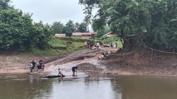 တစ်ရွာလုံးမီးရှို့ဖျက်ဆီးခံရလို့