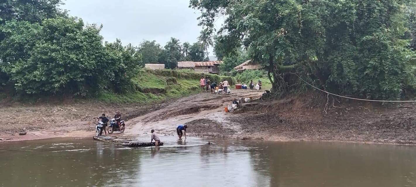 တစ်ရွာလုံးမီးရှို့ဖျက်ဆီးခံရလို့