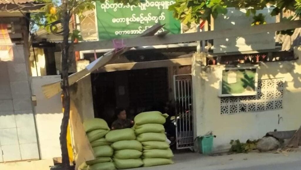 (မဟာ​အောင်​မြေမြို့နယ်ရှိ ရပ်ကွက်အုပ်ချုပ်​​ရေးရုံးတစ်ခုအား ​တွေ့ရစဥ်၊ ဓာတ်ပုံ - CJ)