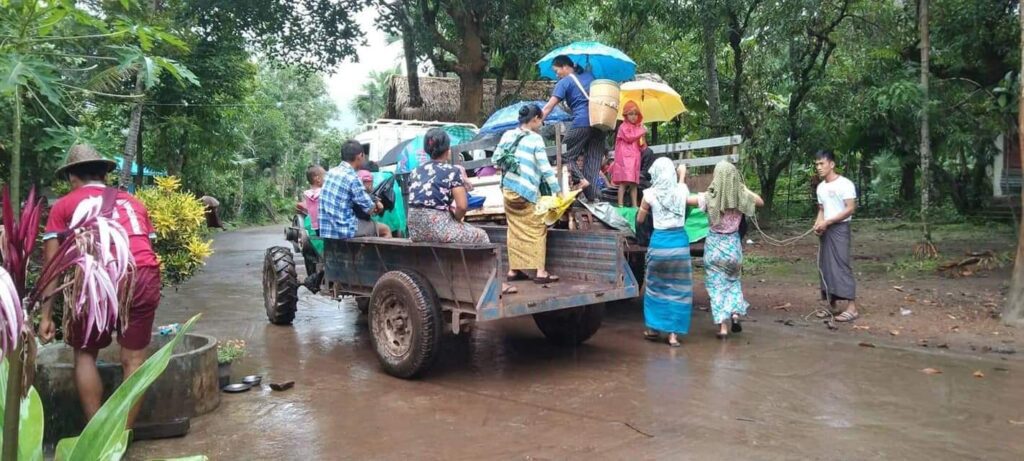 တစ်ရွာလုံးမီးရှို့ဖျက်ဆီးခံရလို့