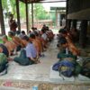 (အကြမ်းဖက် စစ်တပ်က ၂၀၂၂ မေလ ၁ဝ ရက်က စစ်ကိုင်းတိုင်း၊ ရေဦးမြို့နယ် မုန်တိုင်ပင်ရွာသား ၃၀ ခန့်ကို လက်ပြန်ကြိုးတုပ်ပြီး ဖမ်းဆီးထားစဥ်)