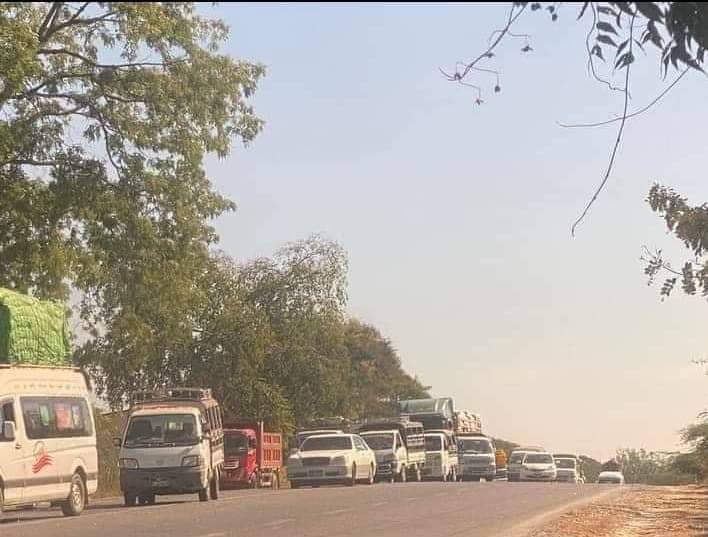 (မုံရွာ - မန္တလေး လမ်းပိုင်းတစ်နေရာအား တွေ့ရစဥ်၊ ဓာတိပုံ - CJ)