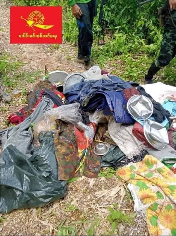 (PDF များက စစ်ကောင်စီတပ်ထံမှ သိမ်းဆည်းရမိသော စစ်ဖက်အသုံးအဆောင်နှင့် ကျည်အချို့ ။ ဓါတ်ပုံ-ဒေါင်းမင်းစစ်ဆင်ရေး)