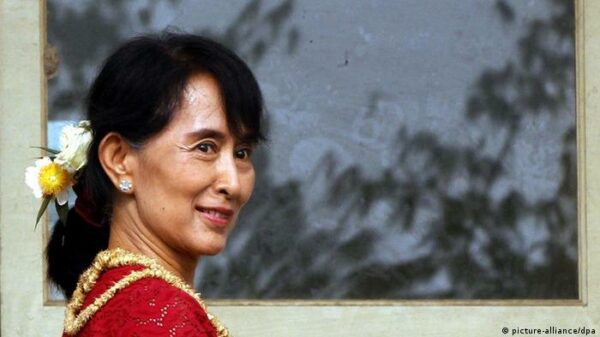 ဒေါ်အောင်ဆန်းစုကြည်