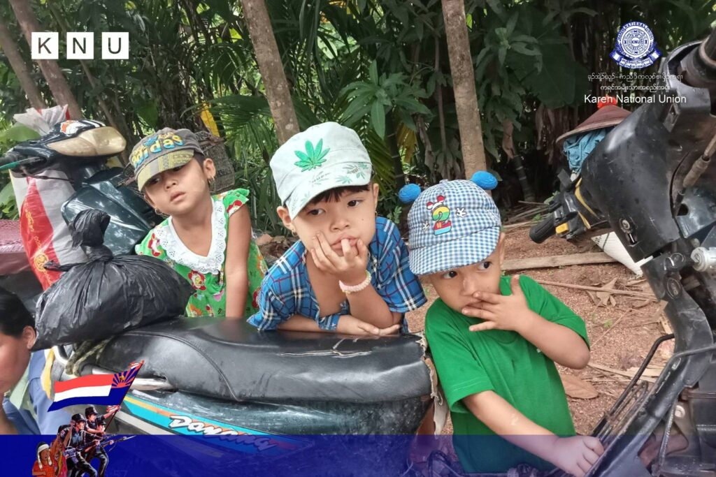 (ညောင်လေးပင်ခရိုင်၊ကျောက်ကြီးမြို့နယ်ရှိ ကျေးရွာများအတွင်းသို့ အာဏာသိမ်းအကြမ်းဖက်စစ်ကောင်စီမှ ရည်ရွယ်ချက်ရှိရှိ လက်နက်ကြီးများ ပစ်ခတ်ခြင်းကြောင့် ကျေးရွာပေါင်း(၁၁)ရွာမှ ကိုယ်ထူကိုယ်ထ ပညာရေးကျောင်းများ ပိတ်သိမ်းကာ ရွှေ့ပြောင်းတိမ်းရှောင်နေရသော ဒေသခံများကို ဇွန်လ၂၉ရက်က တွေ့ရစဥ်၊ ဓာတ်ပုံ - 𝗞𝗮𝗿𝗲𝗻 𝗡𝗮𝘁𝗶𝗼𝗻𝗮𝗹 𝗨𝗻𝗶𝗼𝗻)