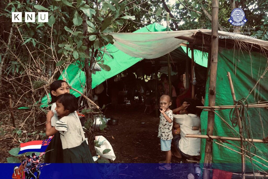 (ညောင်လေးပင်ခရိုင်၊ကျောက်ကြီးမြို့နယ်ရှိ ကျေးရွာများအတွင်းသို့ အာဏာသိမ်းအကြမ်းဖက်စစ်ကောင်စီမှ ရည်ရွယ်ချက်ရှိရှိ လက်နက်ကြီးများ ပစ်ခတ်ခြင်းကြောင့် ကျေးရွာပေါင်း(၁၁)ရွာမှ ကိုယ်ထူကိုယ်ထ ပညာရေးကျောင်းများ ပိတ်သိမ်းကာ ရွှေ့ပြောင်းတိမ်းရှောင်နေရသော ဒေသခံများကို ဇွန်လ၂၉ရက်က တွေ့ရစဥ်၊ ဓာတ်ပုံ - 𝗞𝗮𝗿𝗲𝗻 𝗡𝗮𝘁𝗶𝗼𝗻𝗮𝗹 𝗨𝗻𝗶𝗼𝗻)