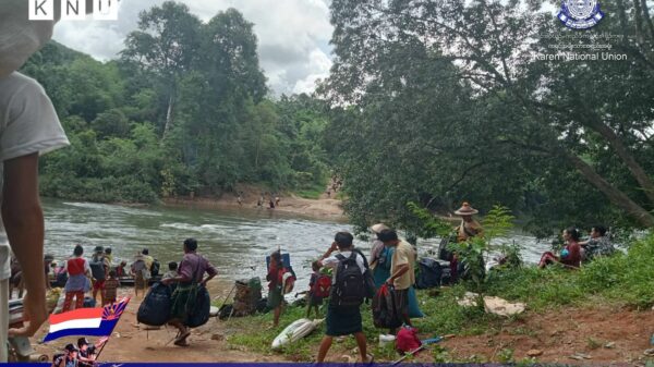 လက်နက်ကြီးငယ်နဲ့ပစ်ခတ်၊ ရွာသားတွေကိုမောင်းထုတ်