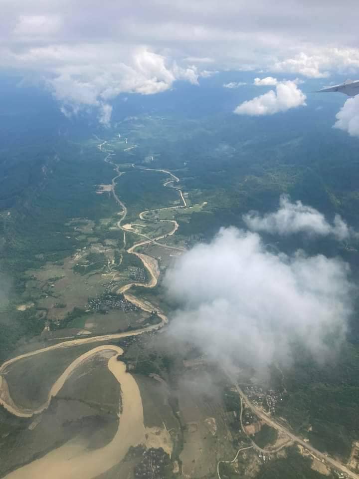 မုံရွာ-ယာကြီး-ကလေးဝလမ်းနှင့်ချင်းတွင်းမြစ်ကို အ​ပေါ်စီးမှမြင်​တွေ့ရပုံ ။ဓါတ်ပုံ-CJ