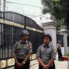 (ရန်ကုန်မြို့ရှိ အ​နောက်ပိုင်းခရိုင်တရားရုံး​ရှေ့၌ လုံခြုံ​ရေးယူ​နေ​သော ရဲများအား ​တွေ့ရစဥ်၊ ဓာတ်ပုံ - လူထု​နွေဦး)