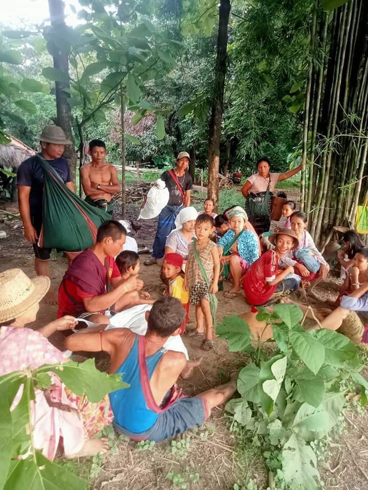 ဒေသခံ တစ်သောင်းကျော်ထွက်ပြေးနေရတဲ့ အခြေအနေနဲ့ လက်နက်ကြီးနဲ့ပစ်နေတဲ့ စစ်တပ်ကို ဒေသခံအဖွဲ့စည်းတွေက ရှုံ့ချ
