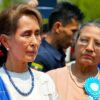 ဒေါ်ဝင်းမြမြကို ဒေါ်အောင်ဆန်းစုကြည်နဲ့အတူတွေ့ရစဉ်(ပုံဟောင်း)