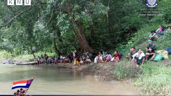 (ညောင်လေးပင်ခရိုင်၊ကျောက်ကြီးမြို့နယ်ရှိ ကျေးရွာများအတွင်းသို့ အာဏာသိမ်းအကြမ်းဖက်စစ်ကောင်စီမှ ရည်ရွယ်ချက်ရှိရှိ လက်နက်ကြီးများ ပစ်ခတ်ခြင်းကြောင့် ကျေးရွာပေါင်း(၁၁)ရွာမှ ကိုယ်ထူကိုယ်ထ ပညာရေးကျောင်းများ ပိတ်သိမ်းကာ ရွှေ့ပြောင်းတိမ်းရှောင်နေရသော ဒေသခံများကို ဇွန်လ၂၉ရက်က တွေ့ရစဥ်၊ ဓာတ်ပုံ - 𝗞𝗮𝗿𝗲𝗻 𝗡𝗮𝘁𝗶𝗼𝗻𝗮𝗹 𝗨𝗻𝗶𝗼𝗻)