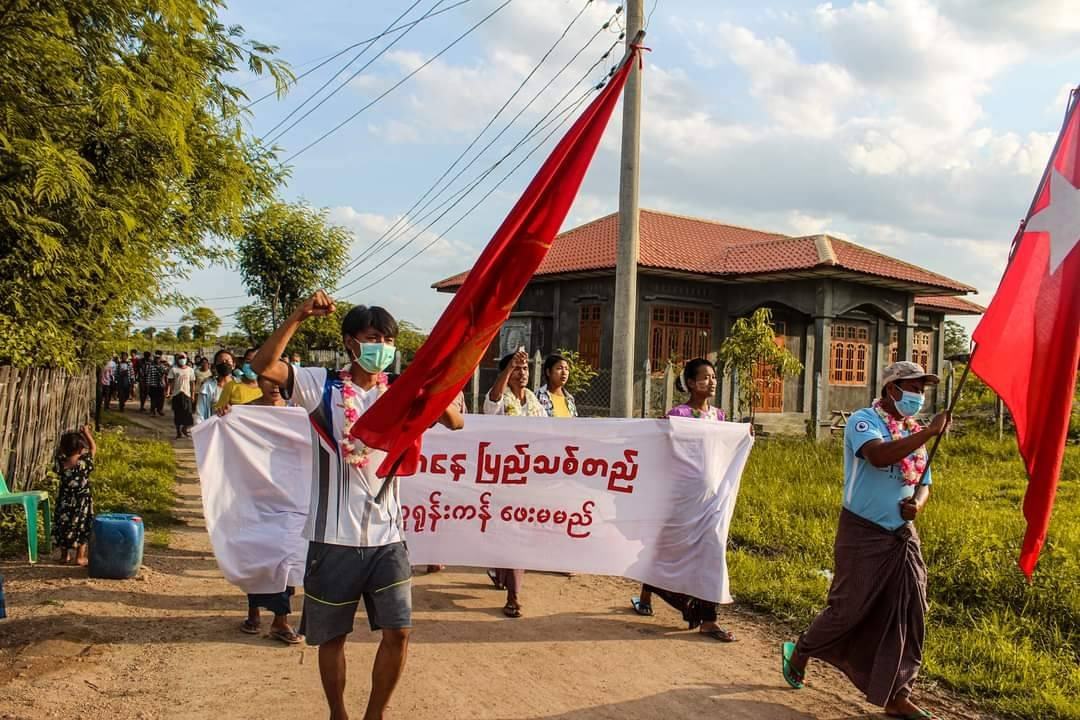 "ပြာပုံကနေ ပြည်သစ်တည် အတူရုန်းကန် ဖေးမမည်"ဟု ကြွေးကြော်ခဲ့သည့် လက်ပံတောင်းသပိတ်