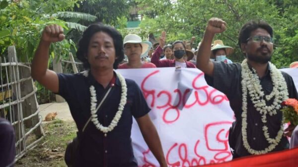 "လူထုအားဖြင့် အောင်ပွဲဆီ ချီတက်ကြ"ဟု ကြွေးကြော်ခဲ့သည့် ရွာပေါင်းစုံသပိတ်
