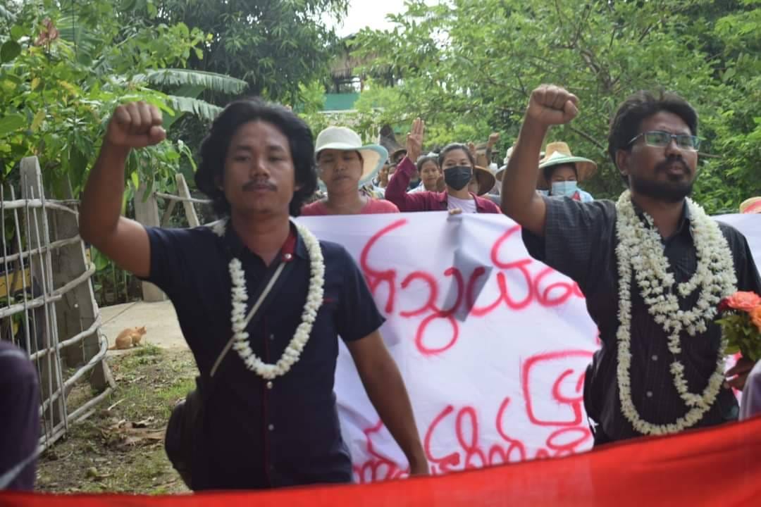 "လူထုအားဖြင့် အောင်ပွဲဆီ ချီတက်ကြ"ဟု ကြွေးကြော်ခဲ့သည့် ရွာပေါင်းစုံသပိတ်