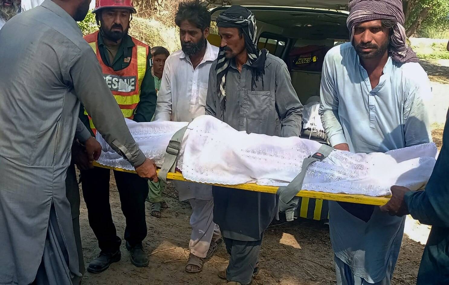 ပါကစ္စတန်မှာ မင်္ဂလာပွဲ ကျင်းပတဲ့ လှေနစ်မြုပ်ရာက ၂၀ ကျော်သေပြီး ဒါဇင်နဲ့ချီ ပျောက်ဆုံးနေ