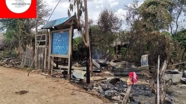 (ဇူလိုင် ၁ ရက်က ဖလံကန်ကျေးရွာအား အကြမ်းဖက်စစ်တပ်က မီးရှို့ဖျက်ဆီးသွားခဲ့စဥ်။ ဓာတ်ပုံ-ဆားလင်းကြီးမြို့နယ် သတင်းမှန်ပြန်ကြားရေး)