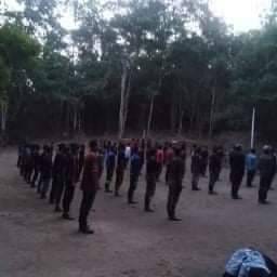 (တောင်တွင်းပြည်သူ့ကာကွယ်ရေးတပ်ဖွဲ့ဝင်များအား တွေ့ရစဥ်။ ။ဓါတ်ပုံ-TDPDF)