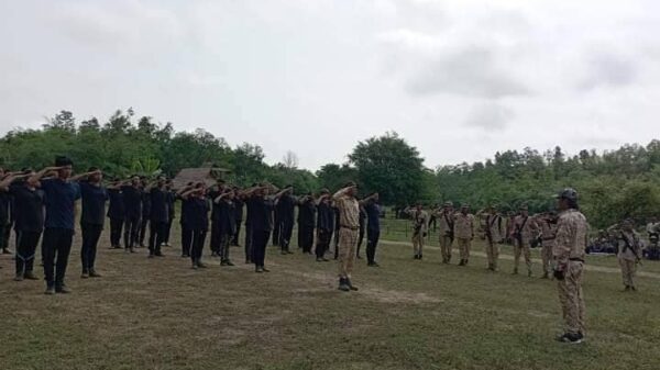 (MKPDFZ - 2 ပြည်သူ့ကာကွယ်ရေးတပ်ဖွဲ့ဝင်များအား တွေ့ရစဥ်။ ဓာတ်ပုံ - MKPDF-2)