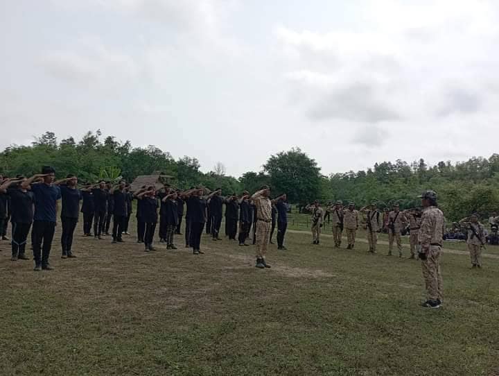 (MKPDFZ - 2 ပြည်သူ့ကာကွယ်ရေးတပ်ဖွဲ့ဝင်များအား တွေ့ရစဥ်။ ဓာတ်ပုံ - MKPDF-2)