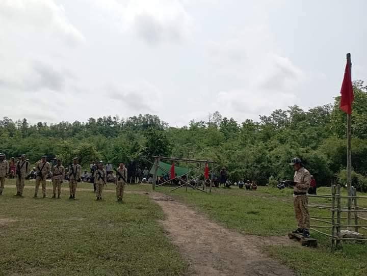 (MKPDFZ - 2 ပြည်သူ့ကာကွယ်ရေးတပ်ဖွဲ့ဝင်များအား တွေ့ရစဥ်။ ဓာတ်ပုံ - MKPDF-2)