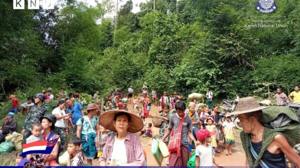 (ညောင်လေးပင်ခရိုင်၊ ကျောက်ကြီးမြို့နယ်နှင့် မုန်းမြို့နယ်တွင် ဇွန်လ၂၈ရက်က အာဏာသိမ်းအကြမ်းဖက်စစ်ကောင်စီမှ ကျေးရွာများအတွင်းသို့ လက်နက်ကြီး၊ လက်နက်ငယ်များ ပစ်ခတ်ခြင်း၊ ကျေးရွာပြည်သူလူထုများကို ကျေးရွာများမှ ထွက်ခွာရန် မောင်းထုတ်ခြင်းကြောင့် ဘေးလွတ်ရာတိမ်းရှောင်နေရသော ကလေးငယ်များအပါအဝင် ဒေသခံများအား တွေ့ရစဥ်၊ ဓာတ်ပုံ - KNU)