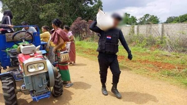 (ကရင်နီပြည်ရဲ(KSP)အမှတ် (၅)နယ်မြေရဲစခန်းမှ ရဲတပ်ဖွဲ့ဝင်အချို့ အများပြည်သူဝန်ဆောင်မှုလုပ်ငန်းများဆောင်ရွက်နေစဥ် ၊ ဓာတ်ပုံ - KSP)