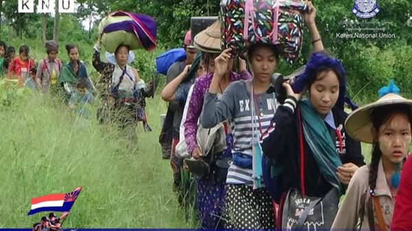 (​ညောင်​လေးပင်ခရိုင်အတွင်း စစ်​ဘေး​ရှောင်​နေရ​သော ​ဒေသခံများအား ​တွေ့ရစဥ်၊ ဓာတ်ပုံ - KNU)
