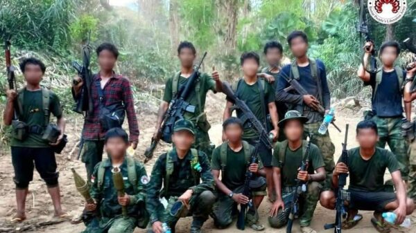 ဓာတ်ပုံ - ရှေ့တန်းတစ်နေရာတွင်တွေ့ရှိရသော BPLA တပ်ဖွဲ့ဝင်များ (ပုံအဟောင်း)
